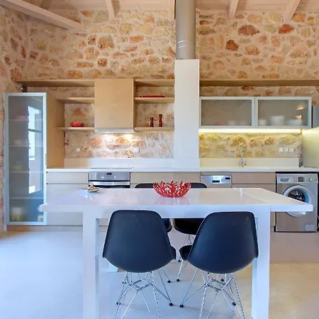 Mary's Luxury 1 Apartment Plitra