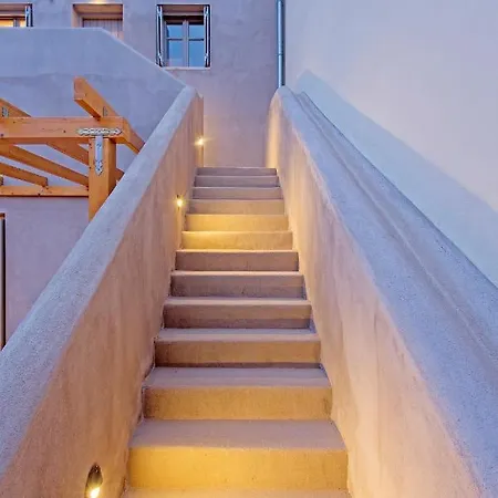 Mary's Luxury 1 * Πλύτρα